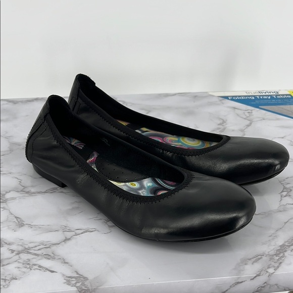 BORN Julianne Leather Ballet Flats Black Size 7.5M Comfy Casual Slip On - Picture 1 of 8